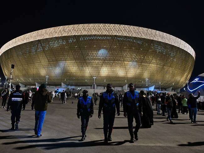 Doha (Qatar), 18/12/2024.- Fans of Real Madrid arrive at the Lusail Stadium ahead of the FIFA Intercontinental Cup 2024 final match between Real Madrid and Pachuca in Lusail, Qatar, 18 December 2024. (Catar) EFE/EPA/NOUSHAD THEKKAYIL