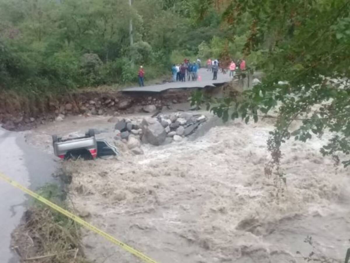 Río Suratá destruyó la carretera Bucaramanga Matanza