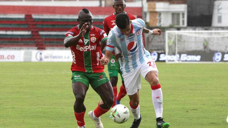 Manuel Suárez, DT de Cortuluá, en El Alargue