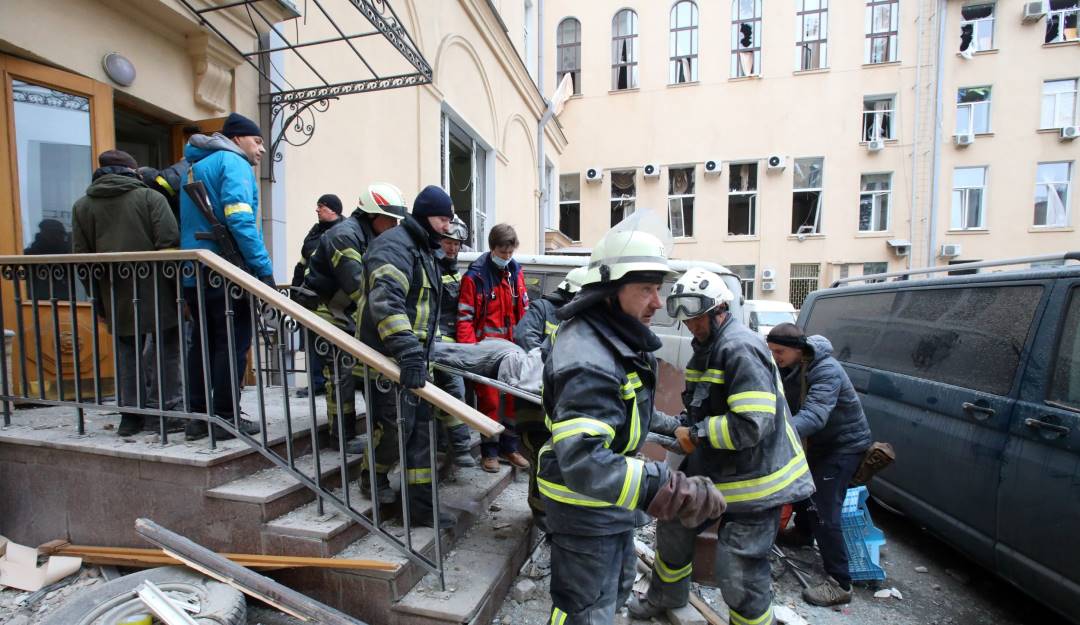 Trabajos de socorro en Jarkov. Foto: Getty
