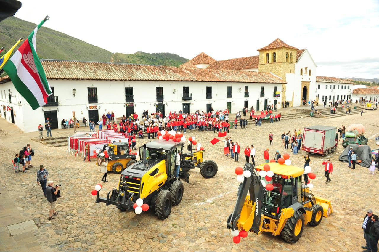 Nuevo banco de maquinaria para mejorar vías en Villa de Leyva