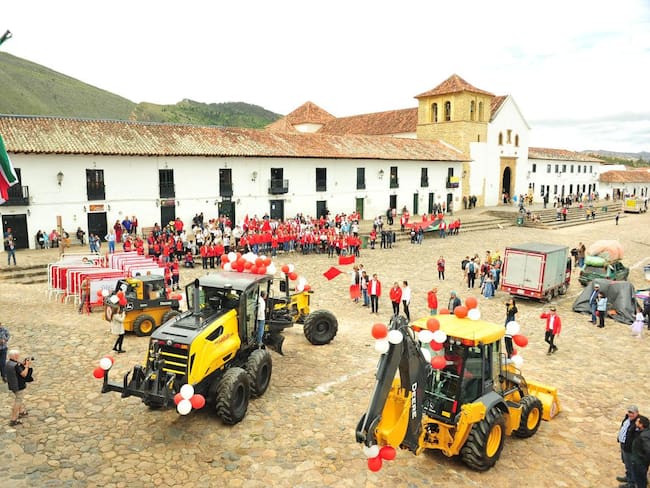 Nuevo banco de maquinaria para mejorar vías en Villa de Leyva