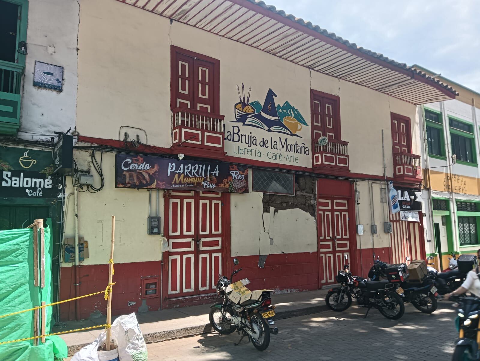 Viviendas tradicionales como locales comerciales afectados por el terremoto en Montenegro, Quindío.Foto: Adrián Trejos