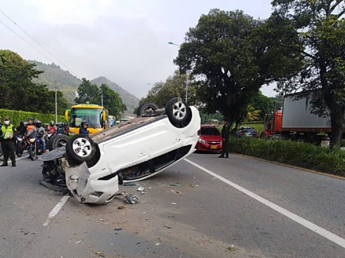 Accidente vía Piedecuesta dejó 11 heridos