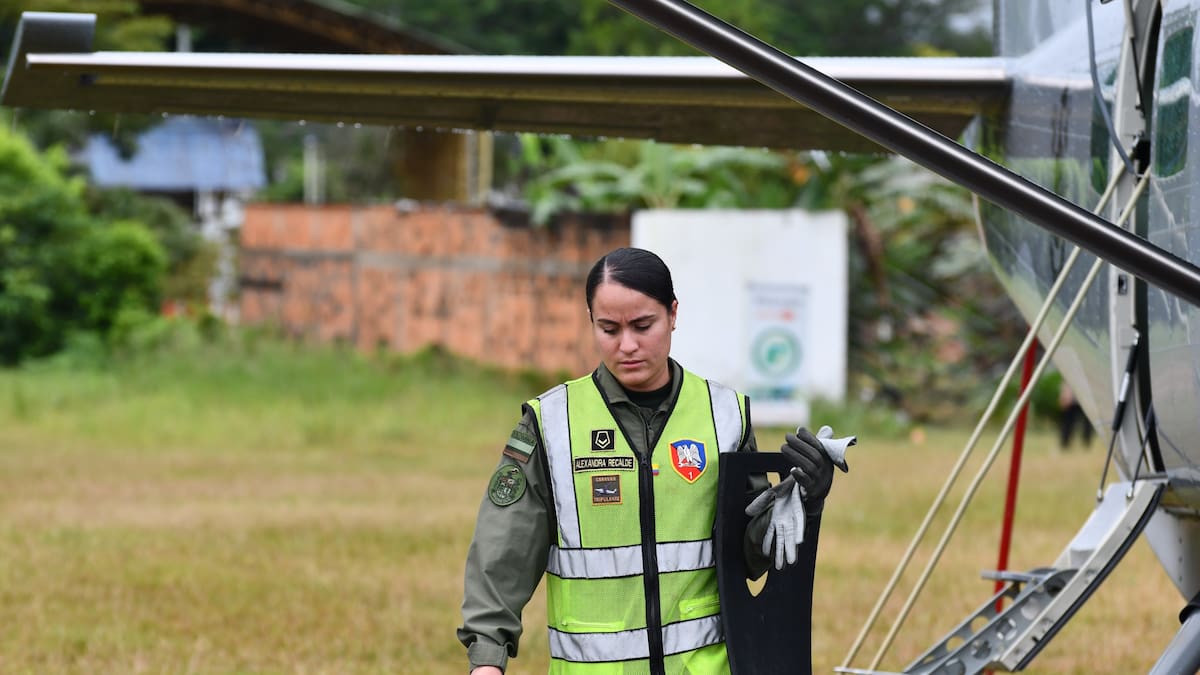 Alexandra Recalde, la única mujer tripulante de ala fija en la Aviación del Ejército Nacional
