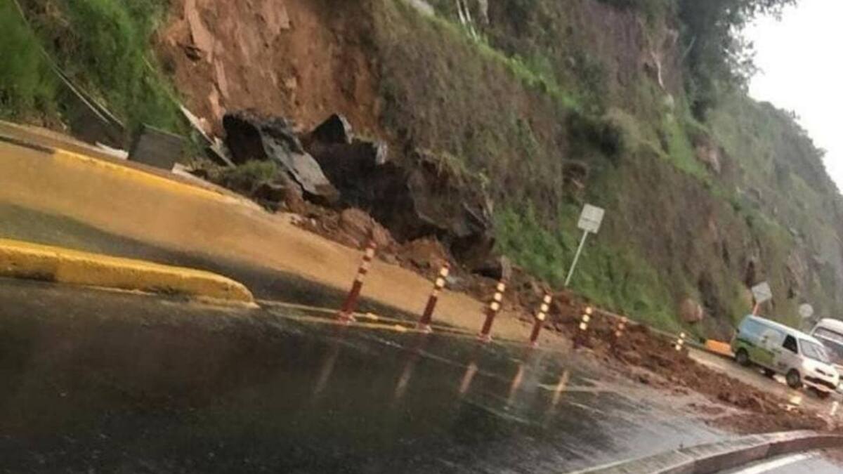 Derrumbe en la recién entregada Megaobra de la vía a Pance