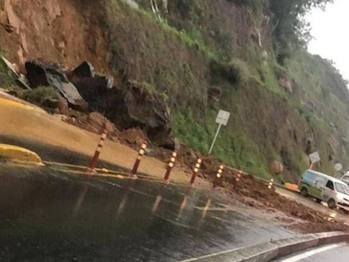 Derrumbe en la recién entregada Megaobra de la vía a Pance