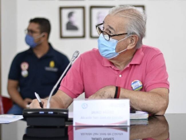 Alcalde responde críticas del PAE