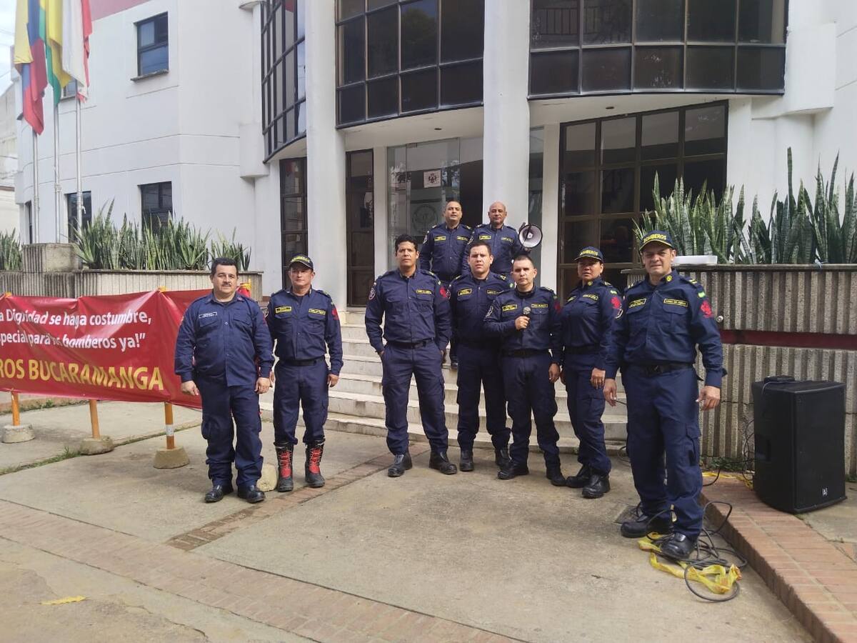 Protesta de sindicato de trabajadores de bomberos de Bucaramanga