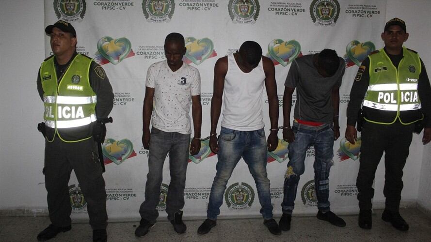 Testigos del asalto dieron aviso a las unidades policiales quienes de inmediato les dieron captura.. Foto: Cortesía/Policía Nacional