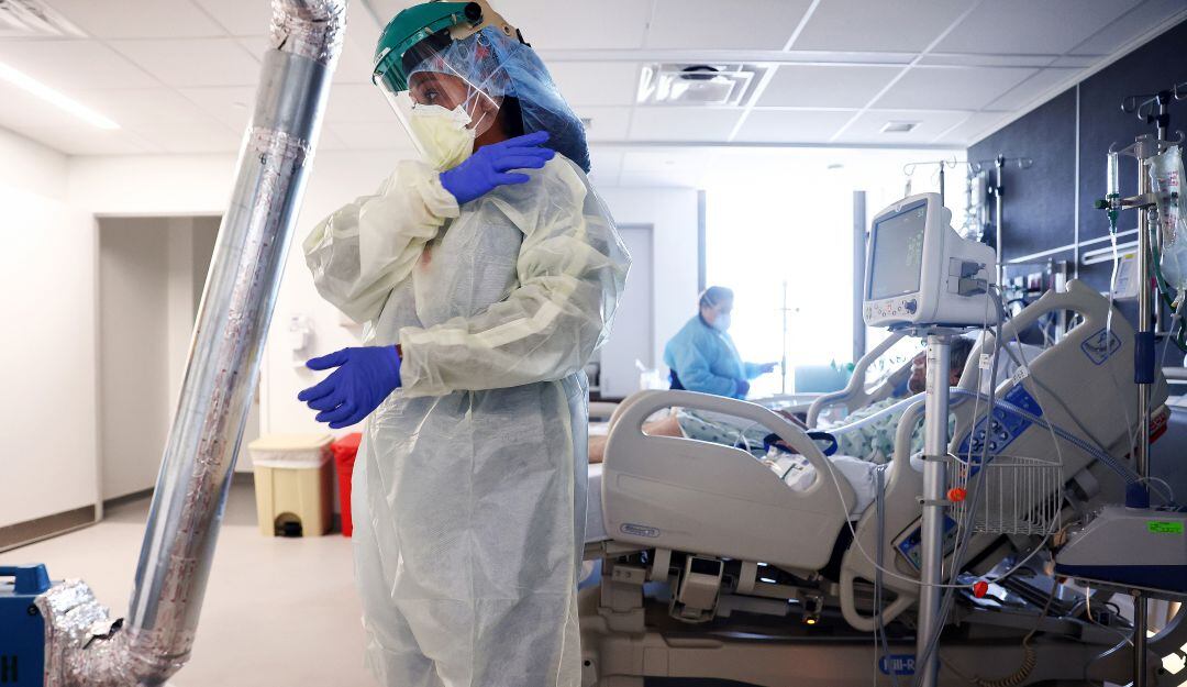 Aumentan las hospitalizaciones por Covid-19 en Estados Unidos, la mayoría son pacientes no vacunados. 