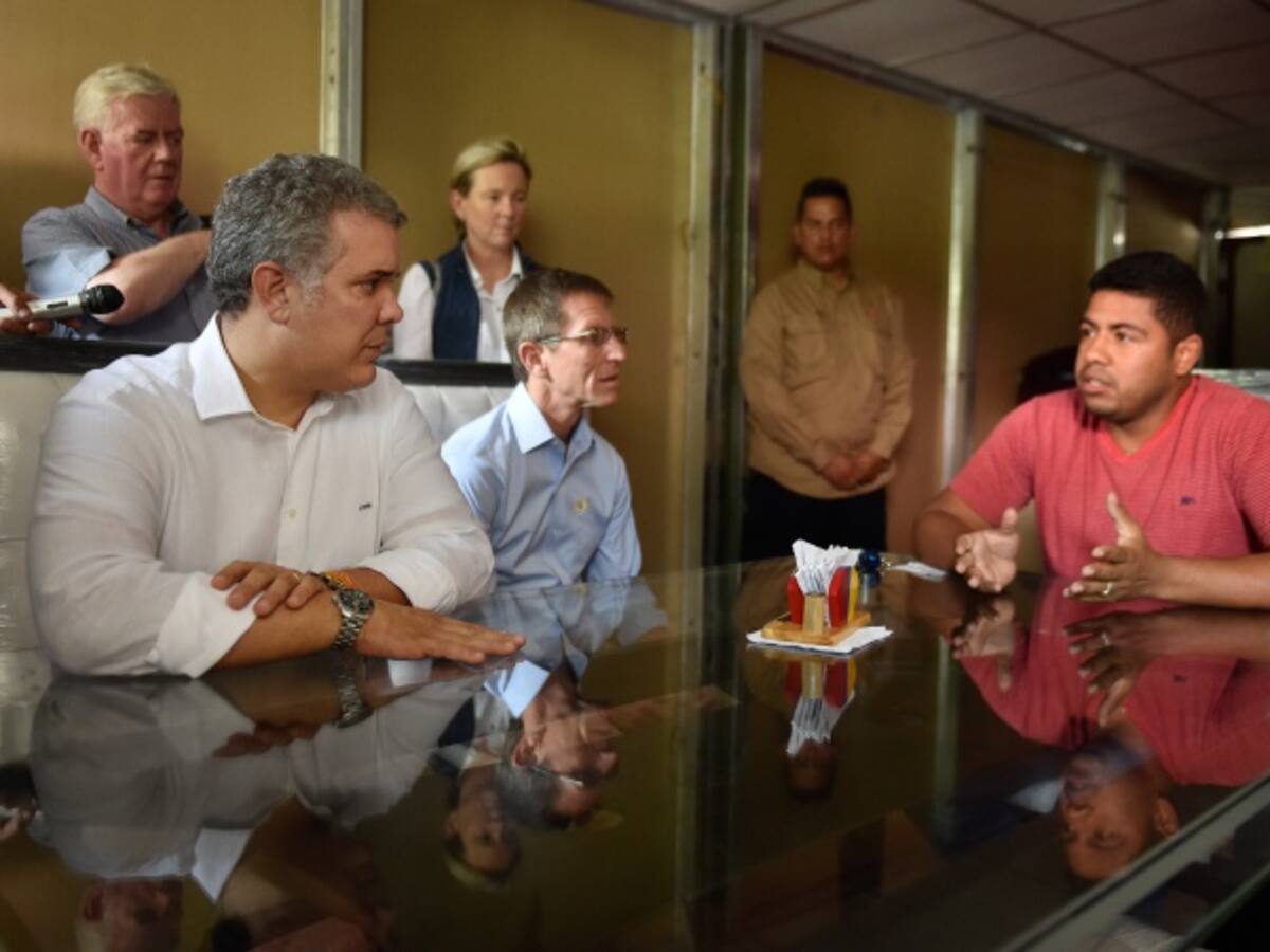 Duque reitera compromiso a exguerrilleros en visita a desmovilizados