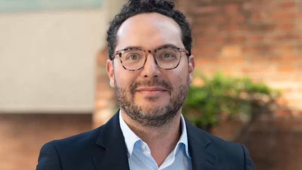 Andrés Velasco, presidente de Asofondos, habla sobre el decreto que expidió el Gobierno que limita la inversión de los fondos de pensiones en el exterior al 30 %.