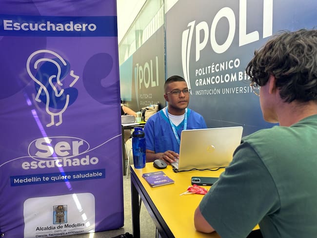 Escuchadero en la institución universitaria Politécnico Grancolombiano. Foto: alcaldía de Medellín.