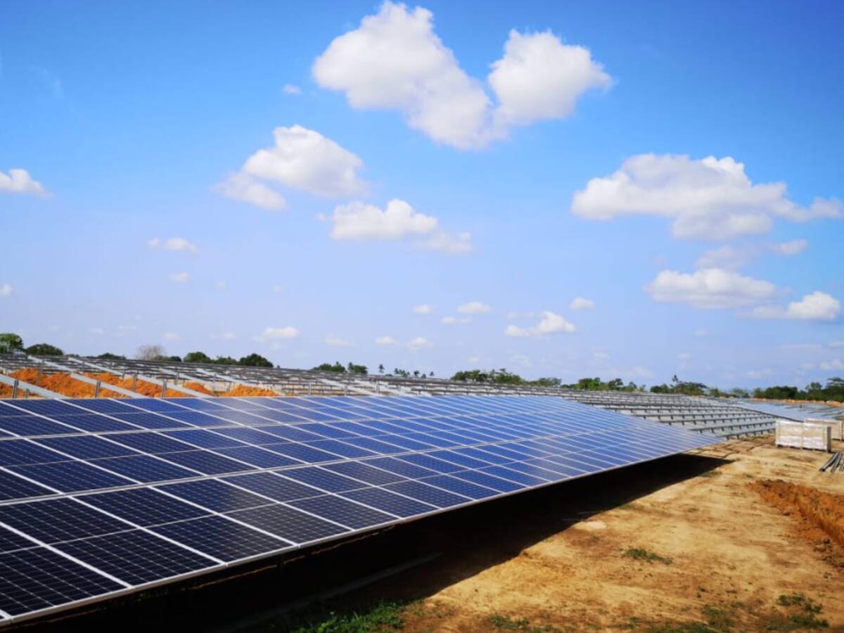 Once parques solares para Colombia