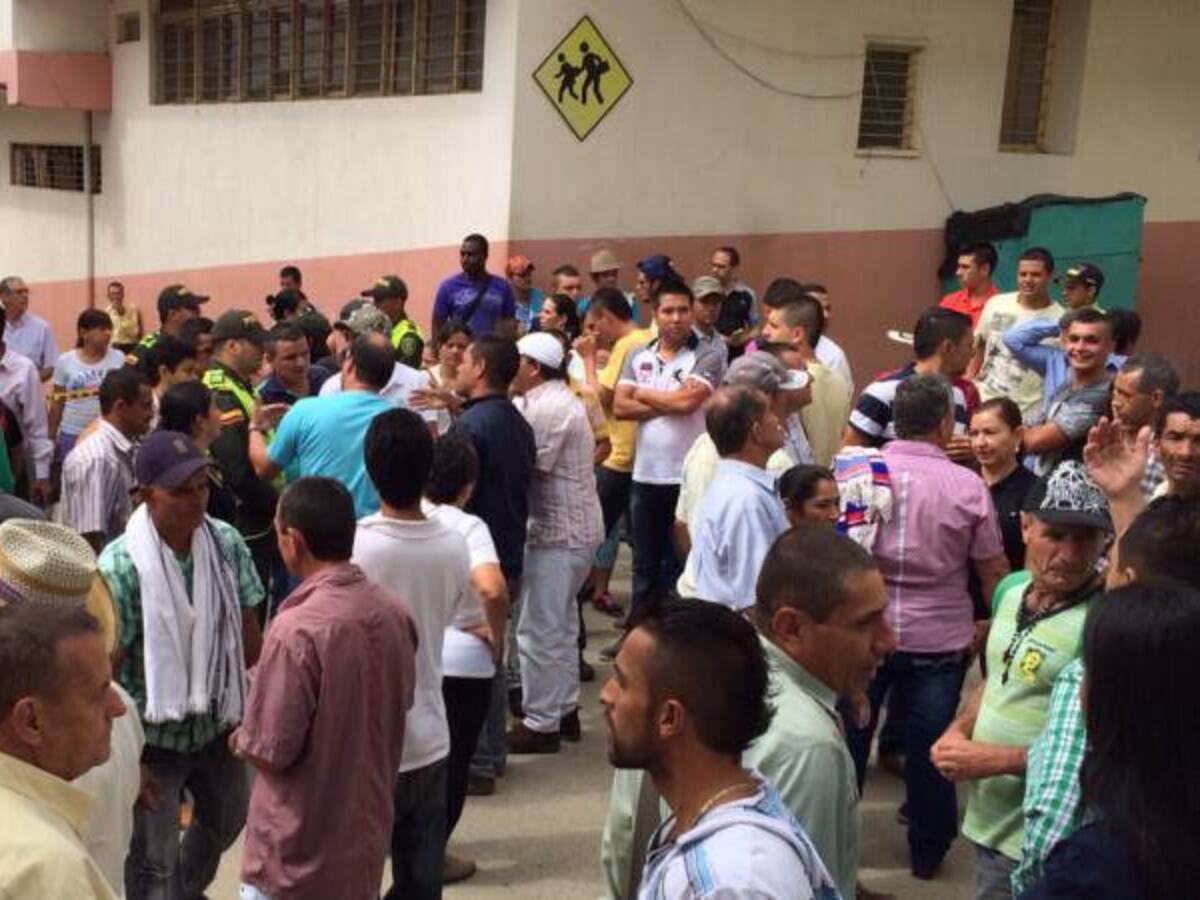 Con 'peleas' entre seguidores de los partidos pero sin alteraciones del orden, avanza jornada electoral en Risaralda