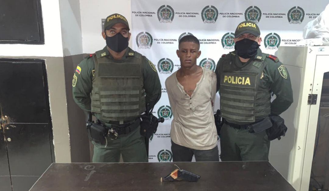 La Policía Metropolitana de Cartagena detuvo a un sujeto tras presuntamente intimidar con arma de fuego a un turista