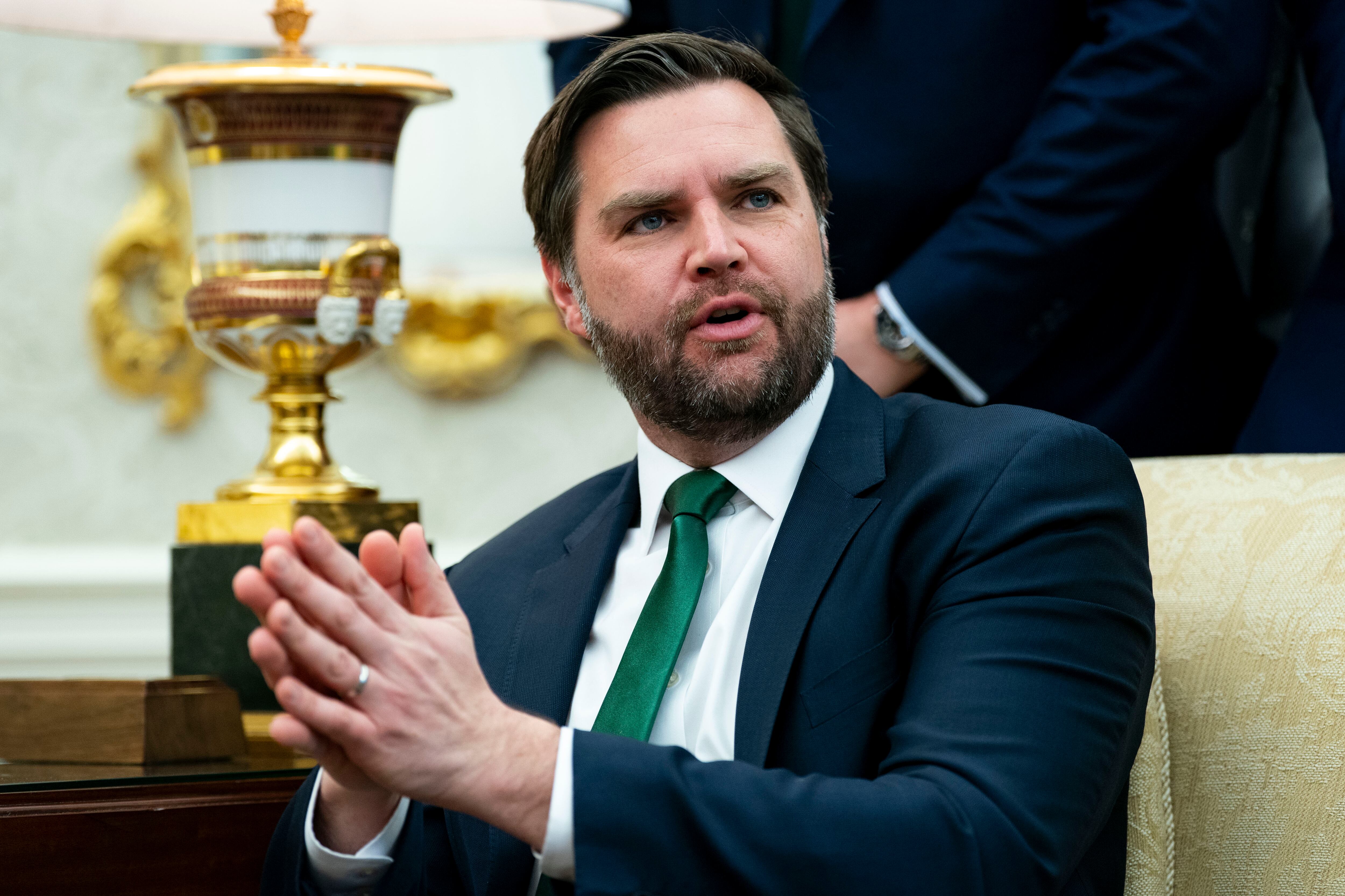 WASHINGTON (United States), 12/03/2025.- US Vice President JD Vance speaks as US President Donald Trump meets with Taoiseach of Ireland Micheal Martin in the Oval Office at the White House in Washington, DC, USA, 12 March 2025. (Irlanda) EFE/EPA/BONNIE CASH / POOL