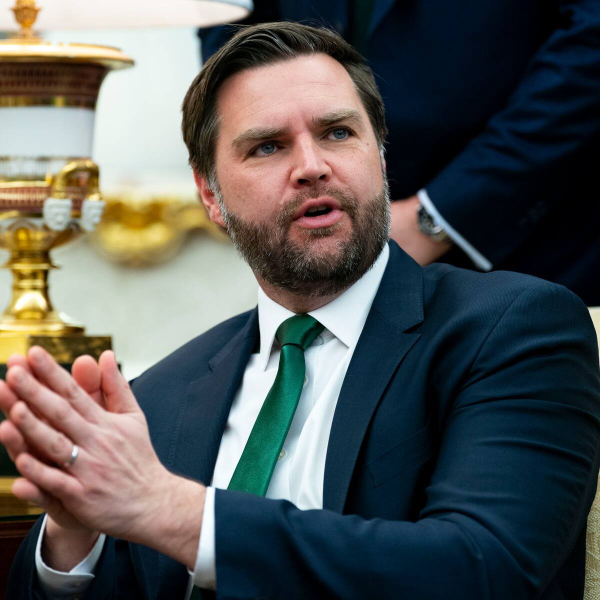 Vicepresidente de EE. UU.: La tregua con Irán es “frágil”, pero Trump está “impaciente por avanzar”