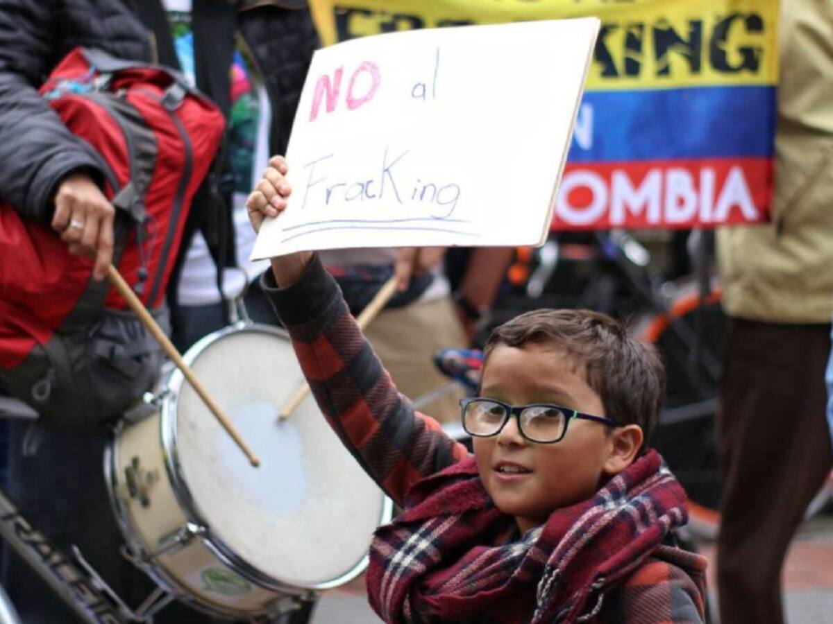 Denuncian que en Navidad, el Gobierno firmó un contrato para hacer fracking