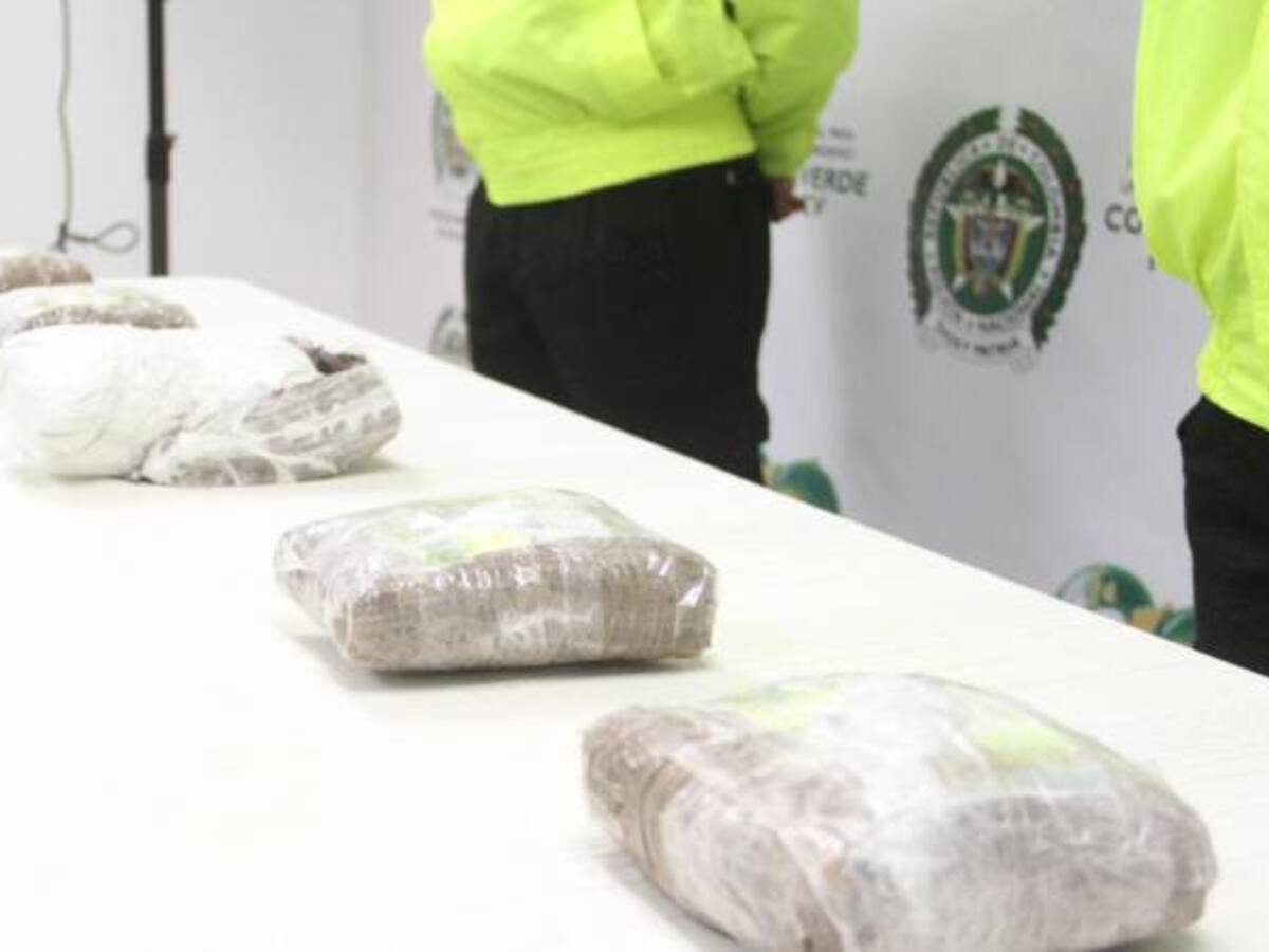 Incautan heroína en tarros de avena