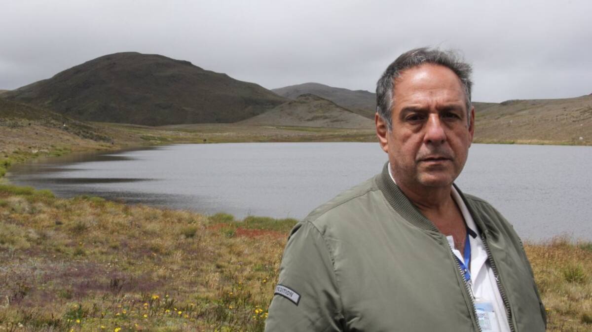 Germán Salamanca lleva décadas luchando contra la minería de oro en el páramo de Santurbán, ya que piensa que el mayor tesoro de este ecosistema es el agua. Además, cuenta con uno de los predios mejor conservados del municipio de Mutiscua, más de 1.000 hectáreas  repletas de bosque altoandino donde hay cinco lagunas sagradas para los indígenas.