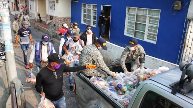 Entrega de ayudas humanitarias.