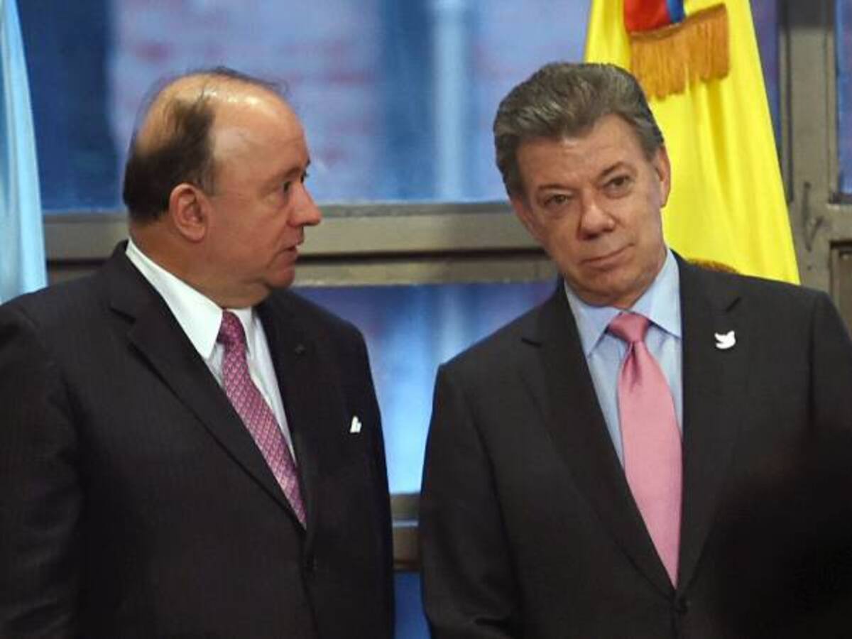 Santos y Mindefensa revisan plan para la concentración de desmovilizados de las Farc
