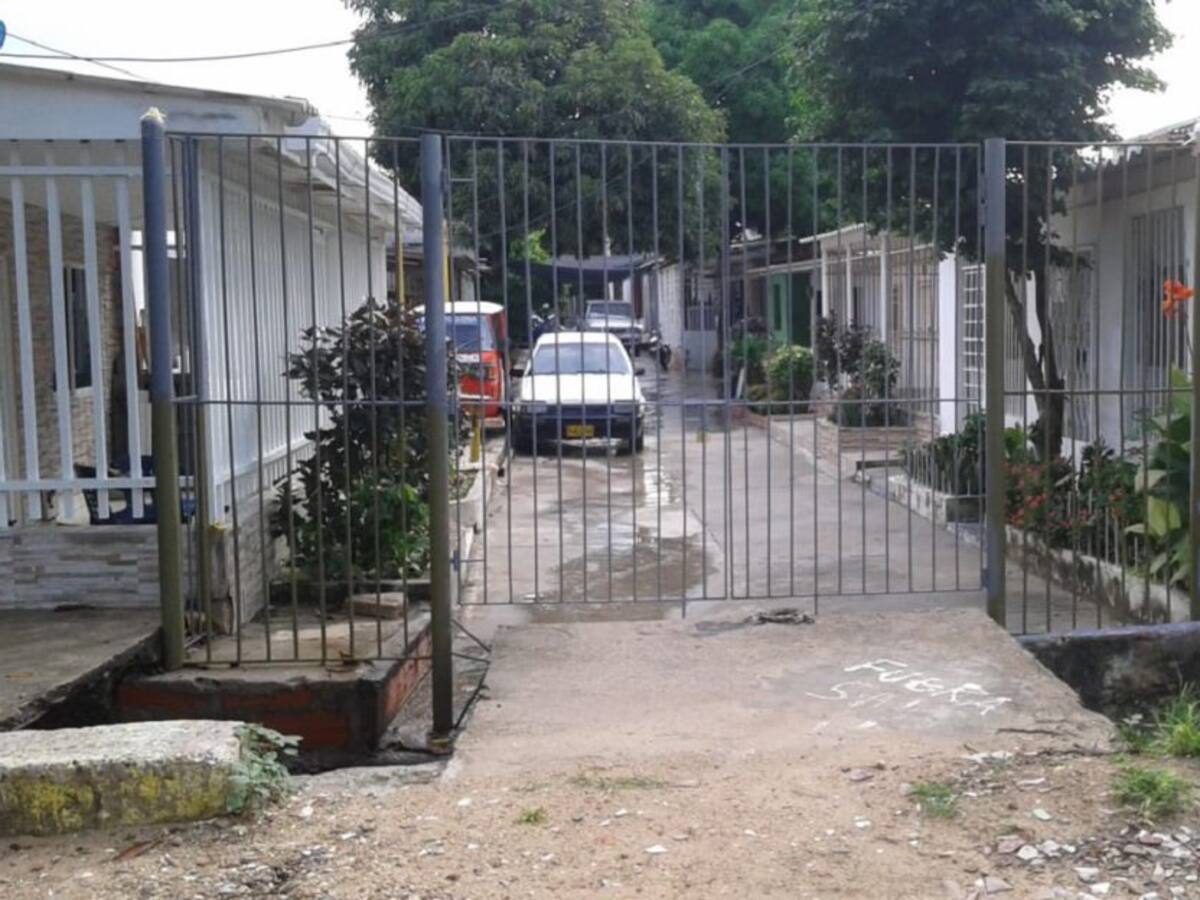Enrejaron una calle por la inseguridad en Soledad