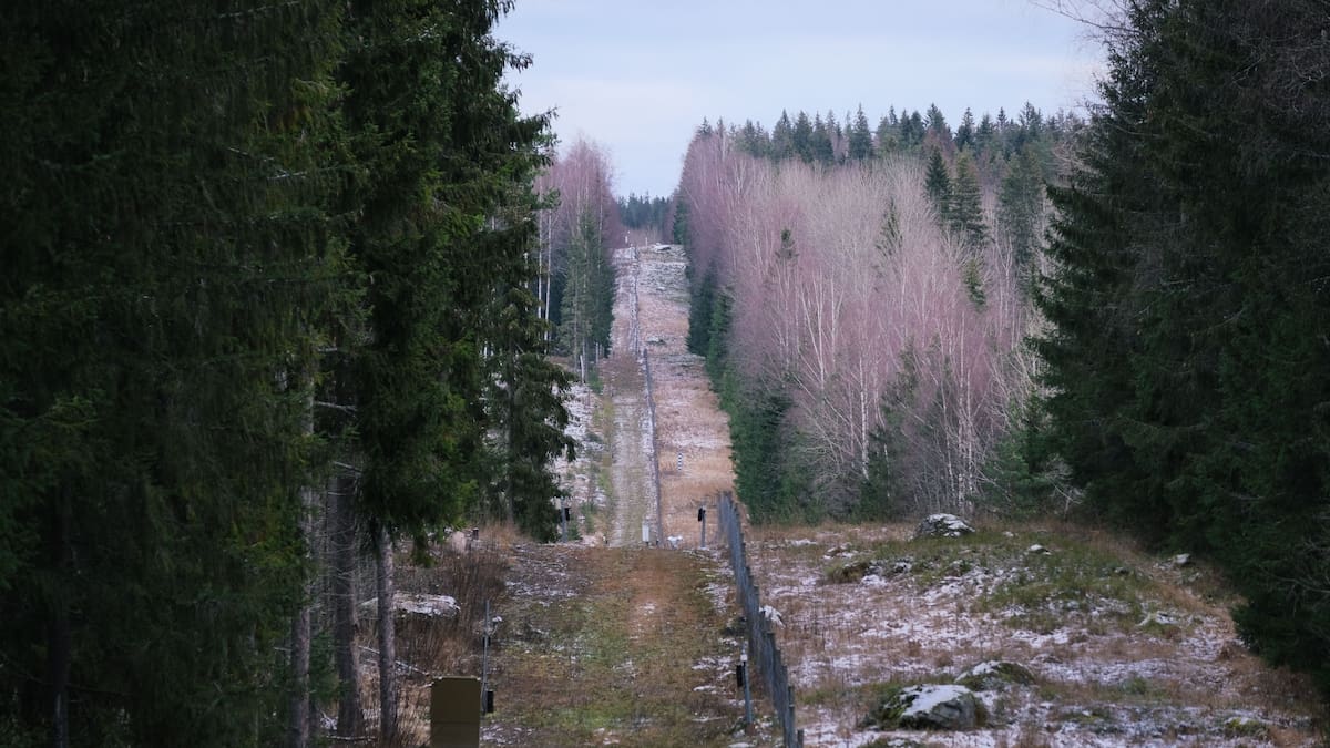 Finlandia inició la construcción de un muro en la frontera con Rusia