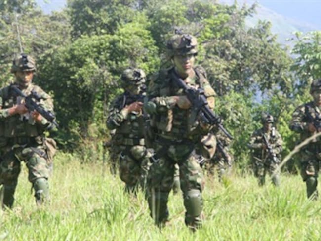 Dos presuntos guerrilleros muertos y un soldado herido dejan combates en Chaparral, Tolima