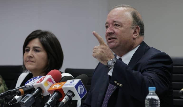 Ministro de Defensa, Luis Carlos Villegas