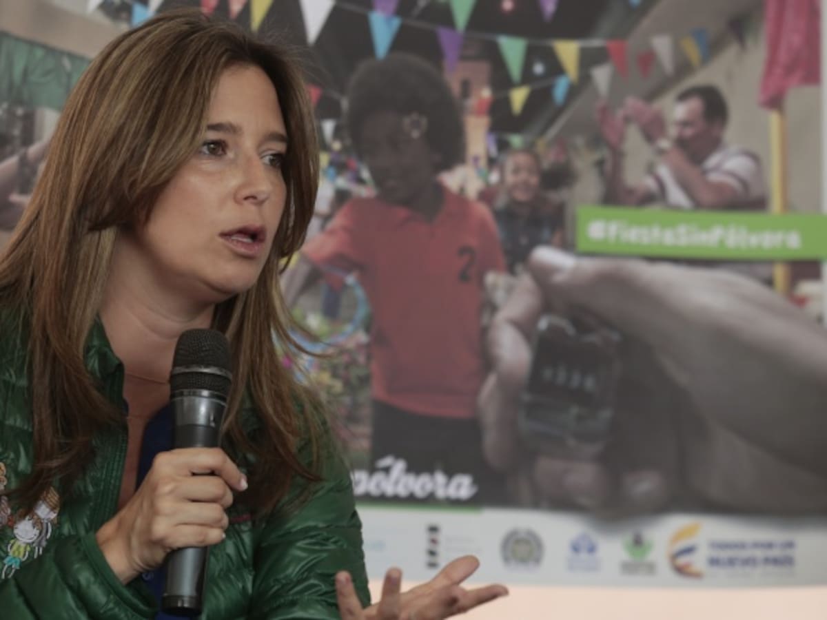 Senador Alexander López denunció a la directora del Icbf por injuria