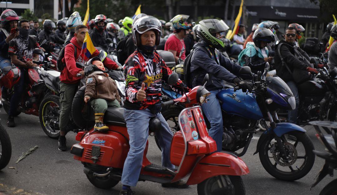 Se extendió la restricción de parrillero hombre hasta diciembre 