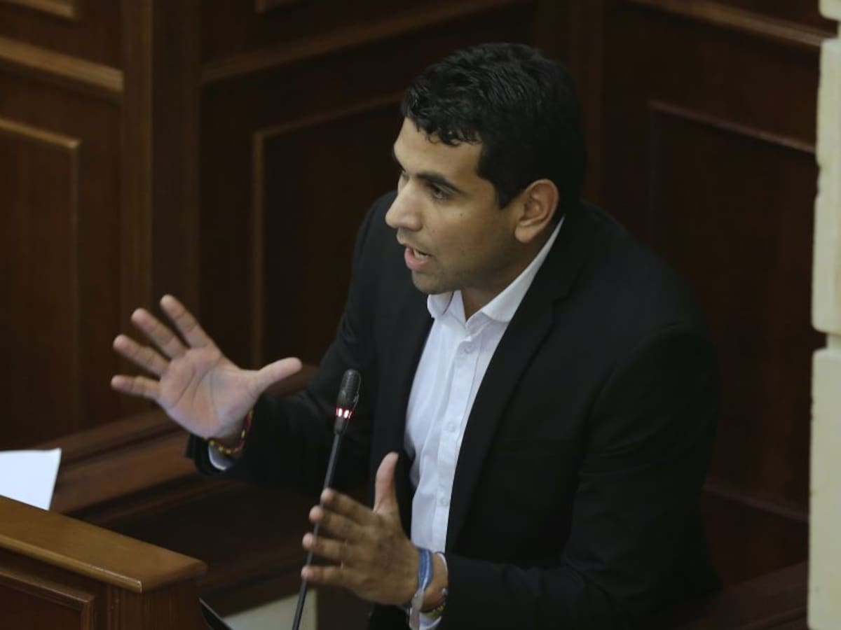 Citarán a congresista para que amplíe denuncia contra Duque