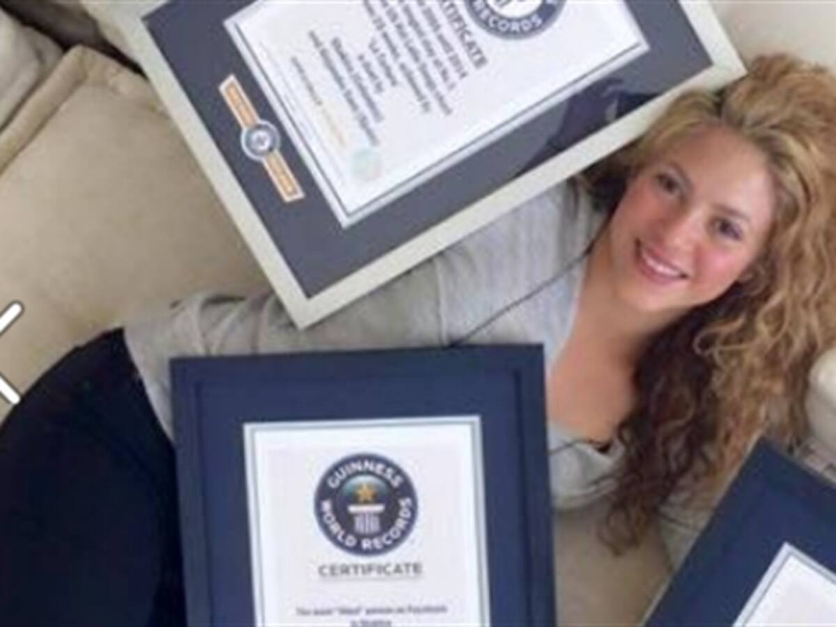Shakira publica foto con sus tres récord Guiness