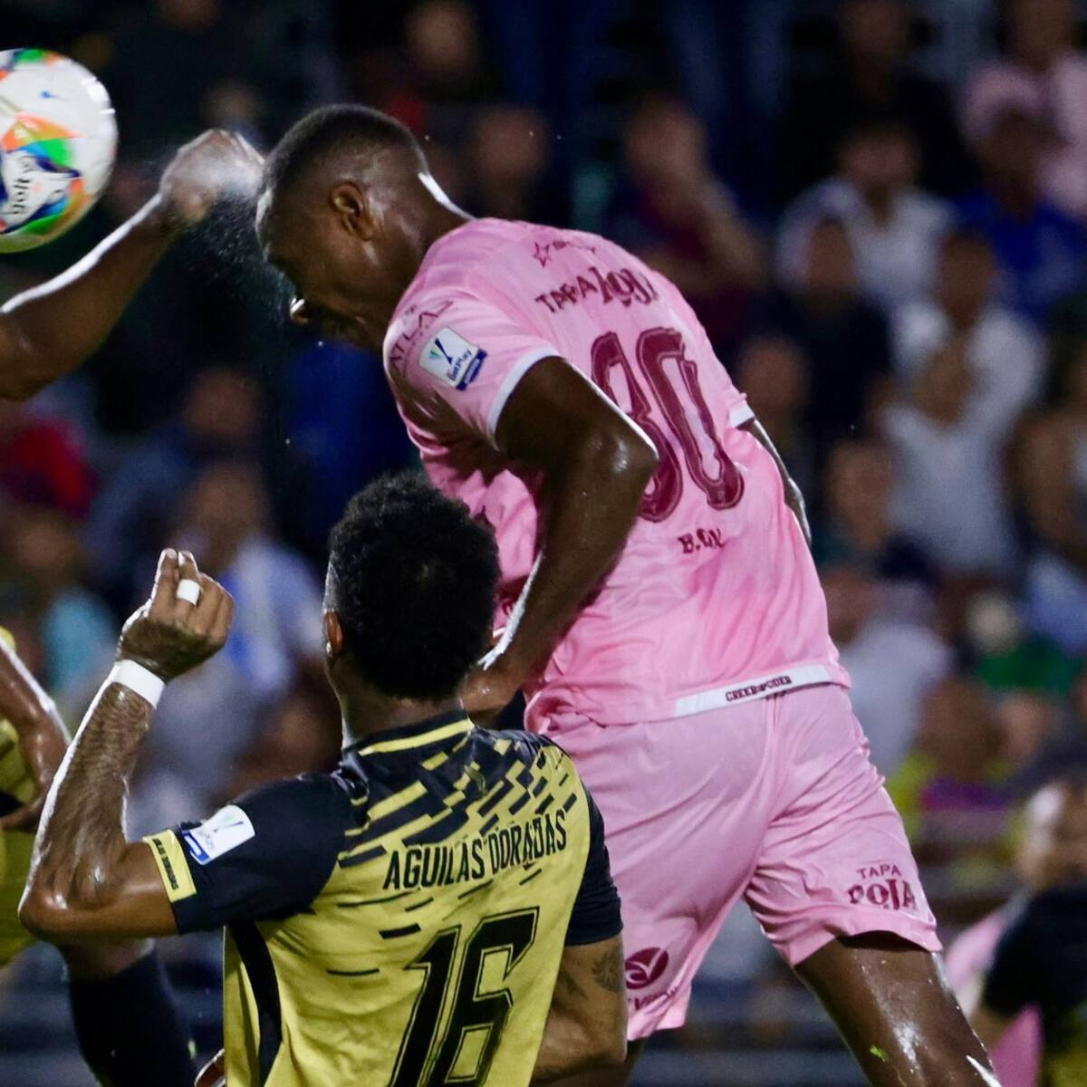 Tolima deja a Águilas al borde de la eliminación y se acerca a cuadrangulares