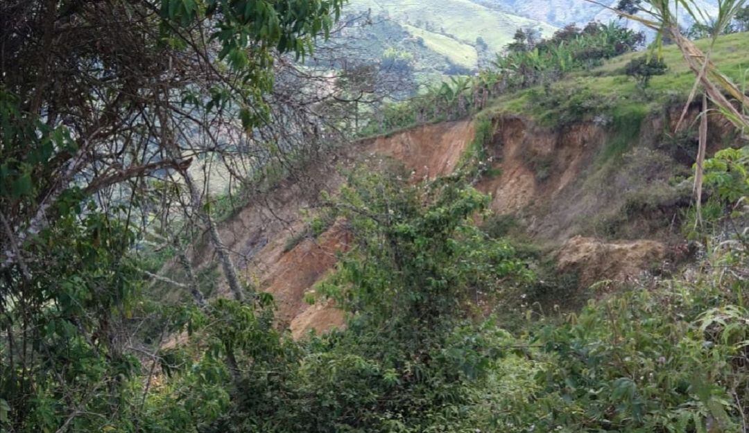 Registro de movimiento de tierra en la vereda Llanadas de La Merced.