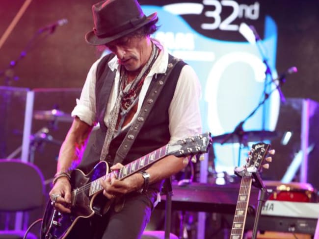 Joe Perry de Aerosmith es llevado de urgencias a hospital en Nueva York