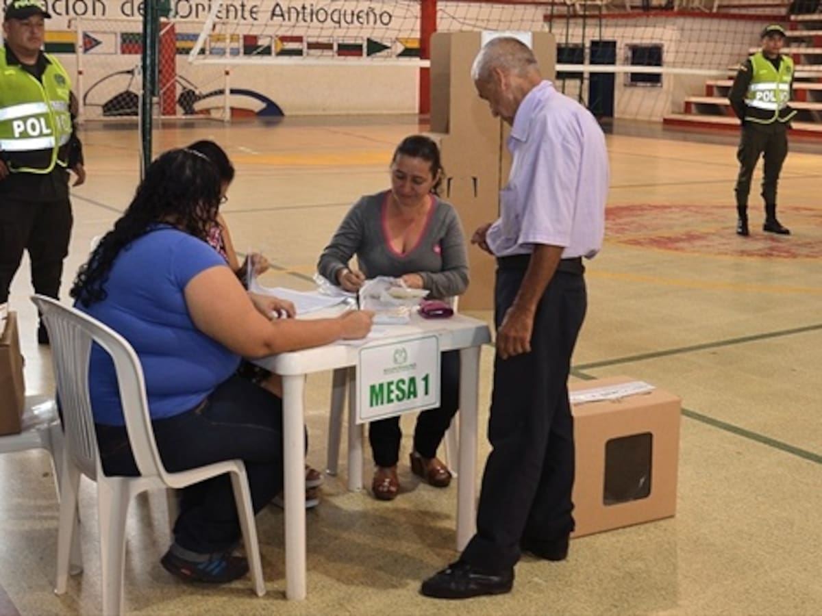 En Antioquia, el 1,7 % de votantes participó en las consultas políticas