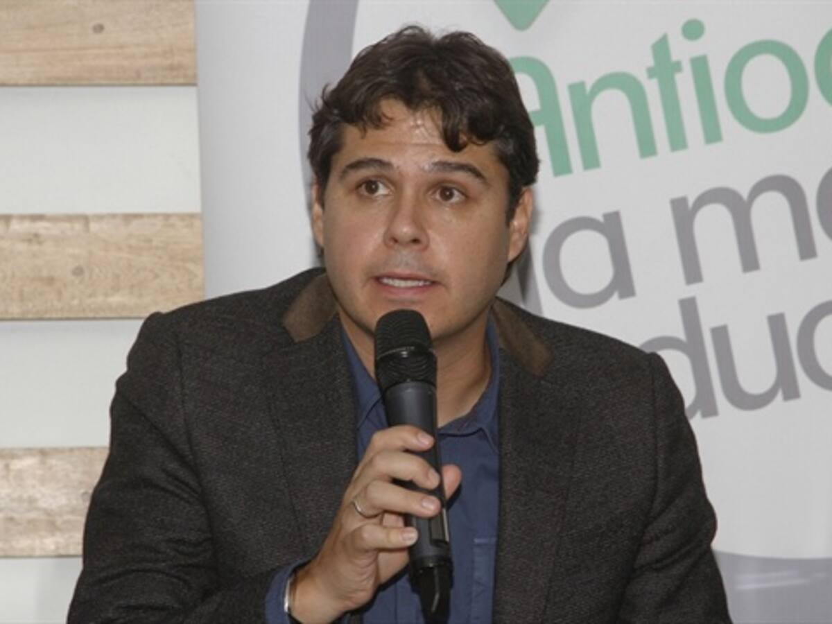 Gobierno de Antioquia celebra inminente llegada de jefes guerrilleros
