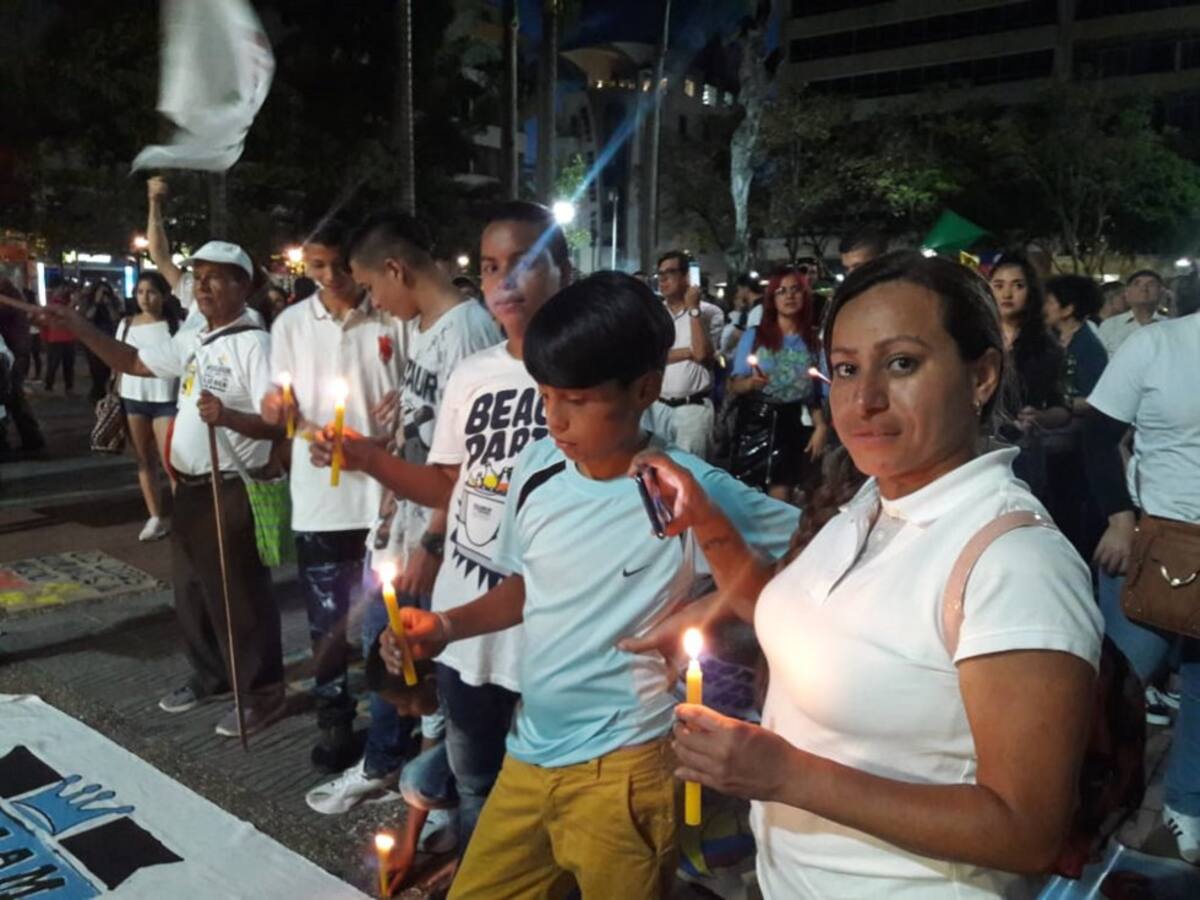 Mujeres y niños se dieron cita en Armenia en favor de los líderes sociales