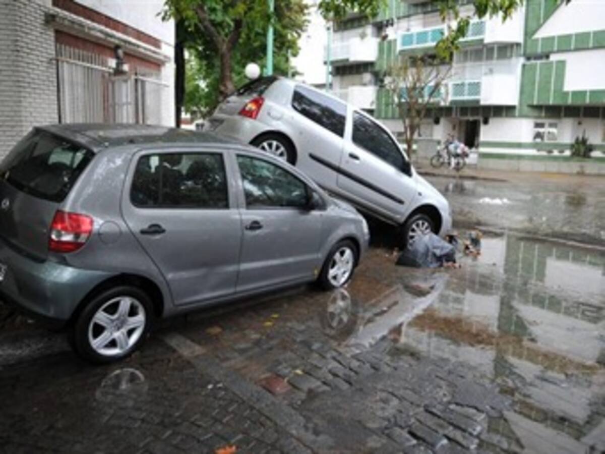 Ascienden a 46 los muertos por temporal en ciudad argentina de La Plata
