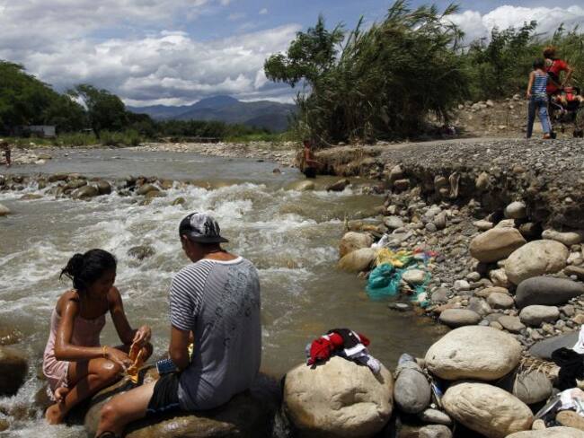 Gobierno venezolano evalúa cerrar nuevos tramos de la frontera