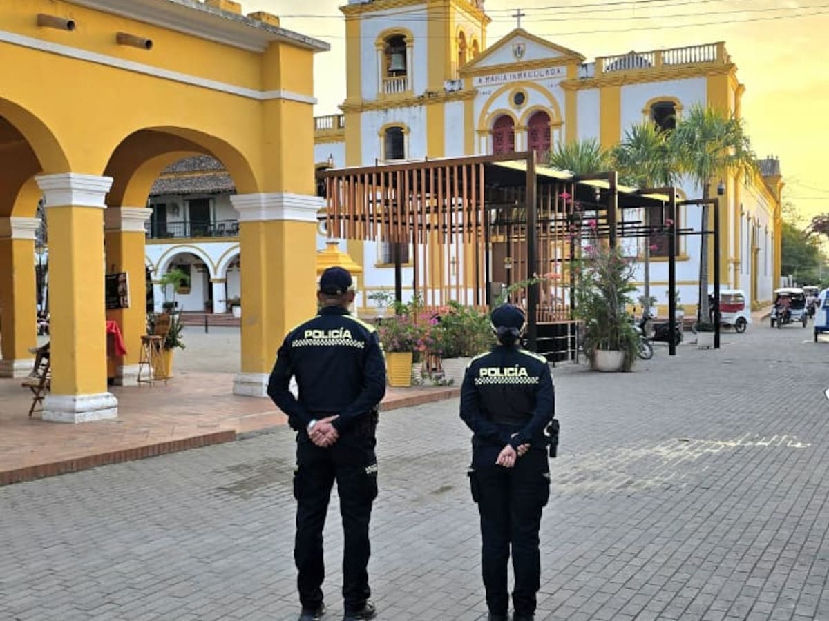 Más de cien policías custodian en silencio la fe y la seguridad de los fieles en la Semana de Mompox