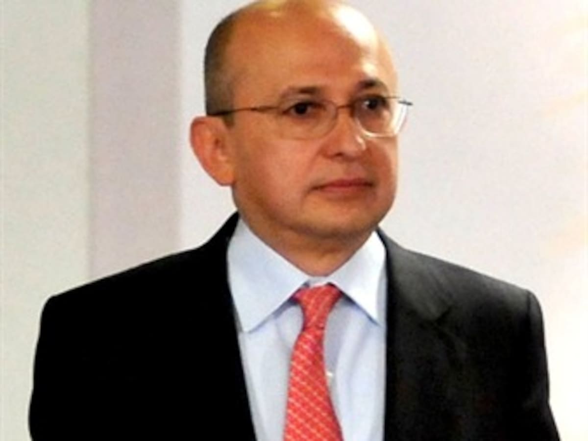 Fiscal Montealegre viaja a Washington en visita oficial