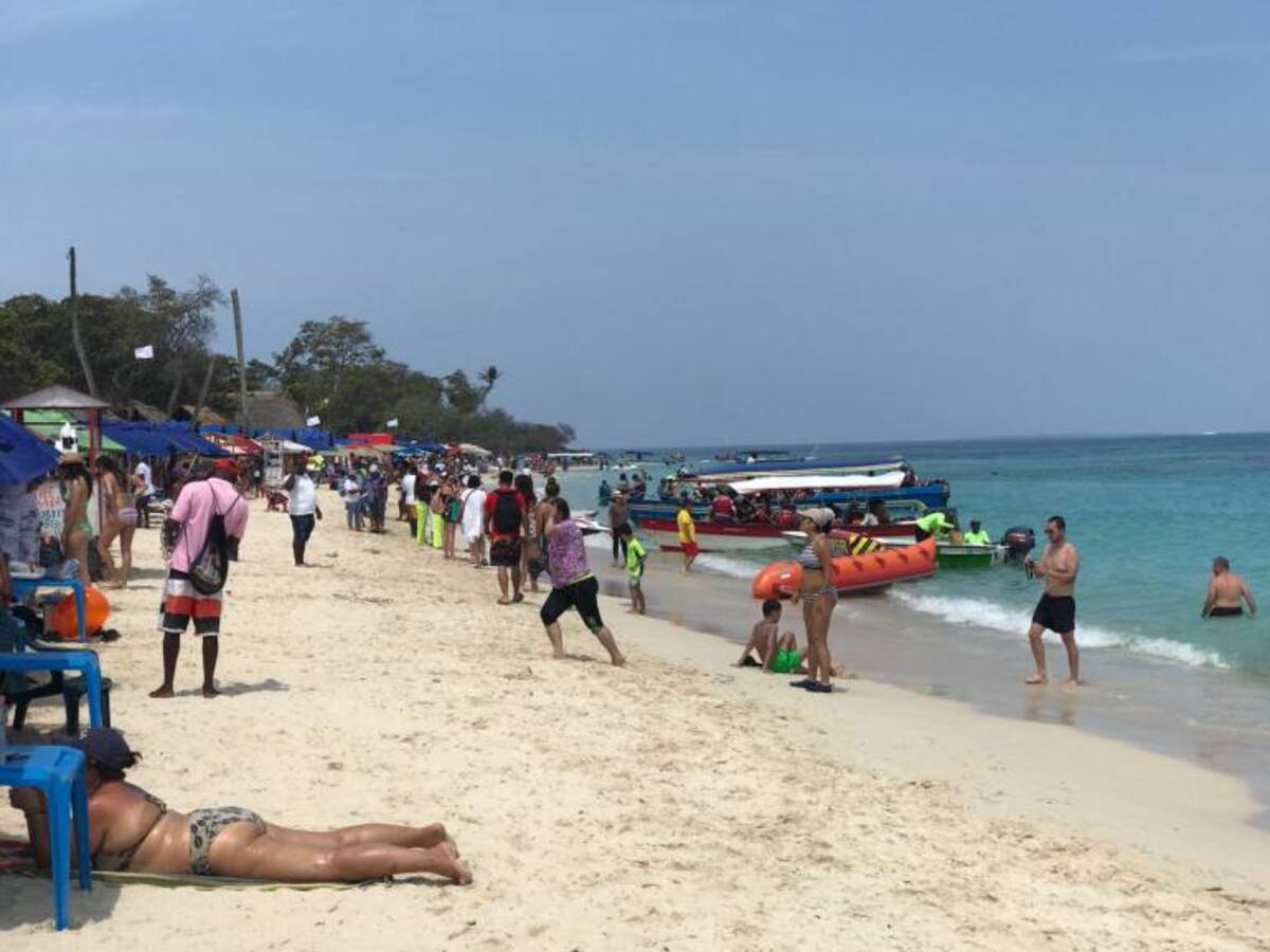 Gobierno anuncia que 'militarizará' Playa Blanca