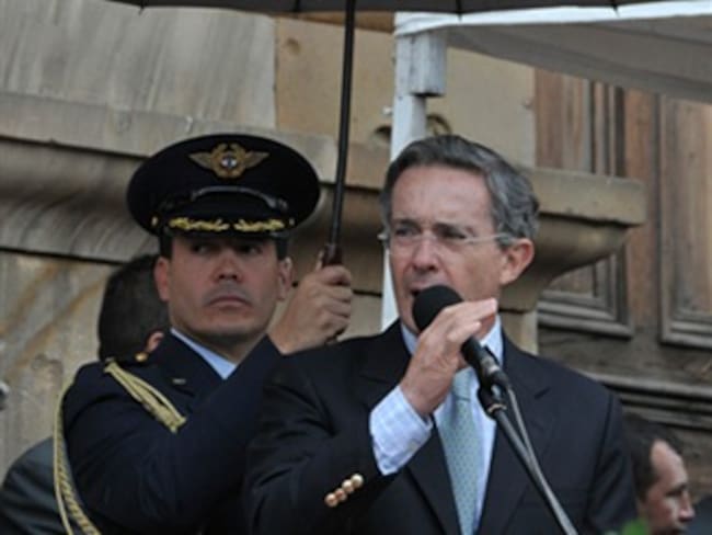 El presidente Uribe oró por la liberación de los secuestrados