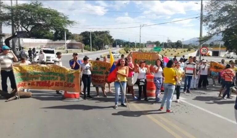 Protesta de habitantes de Villa Rosario por servicio de agua - Foto: Archivo