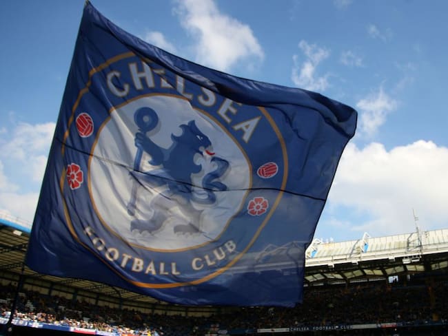 Bandera del Chelsea en el estadio Stamford Bridge